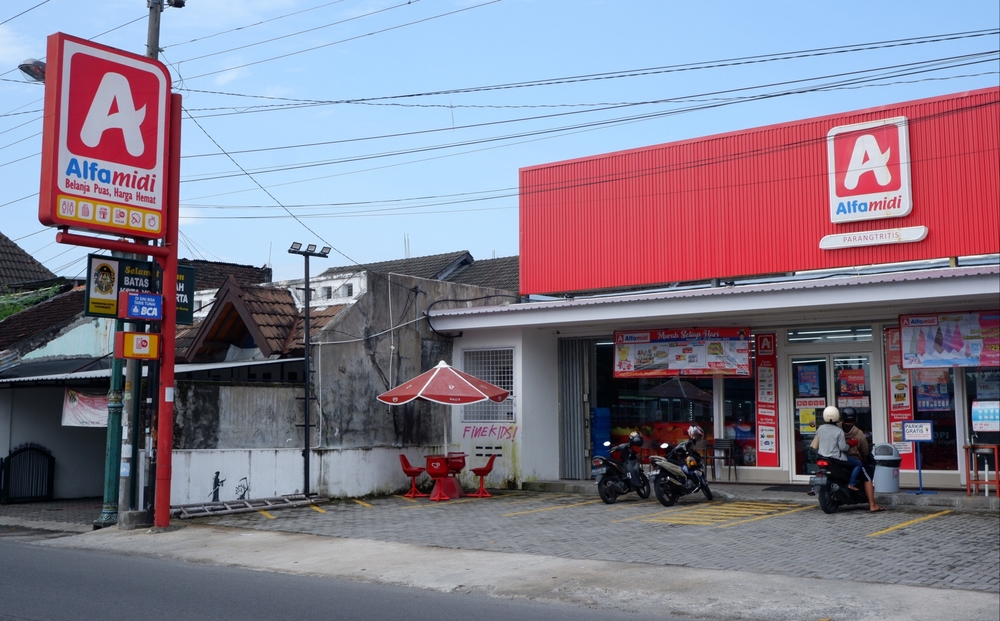 Saham MIDI Bergerak Fluktuatif Usai Lonjakan Laba 2025, Analis Tetap Optimistis